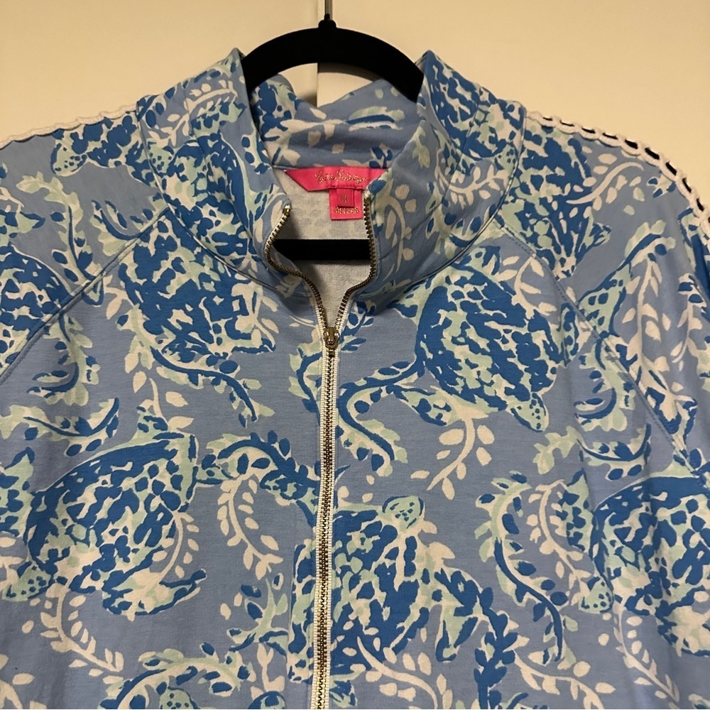 Lilly Pulitzer blue turtle print quarter zip kangaroo pocket Jacket size XL - Picture 3 of 10